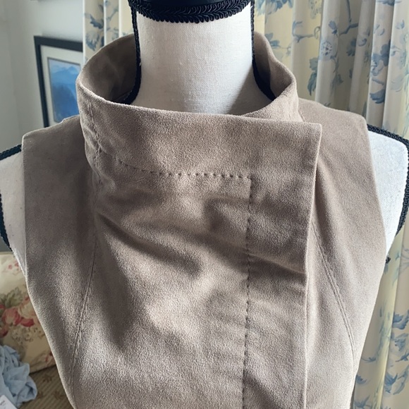 BCBG Maxazria Faux Suede Khaki Vest - Picture 4 of 12